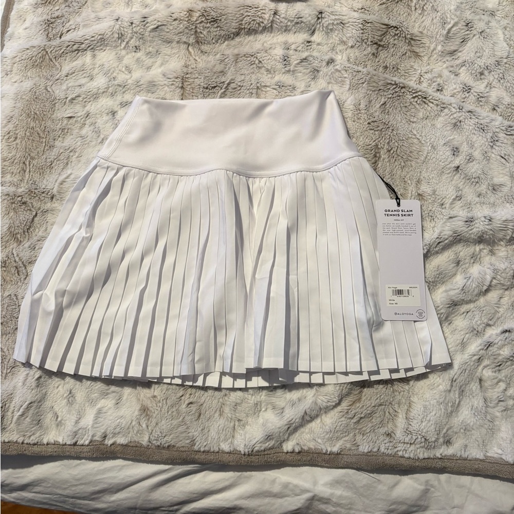 COPY - Elegant White Pleated Skirt Alo